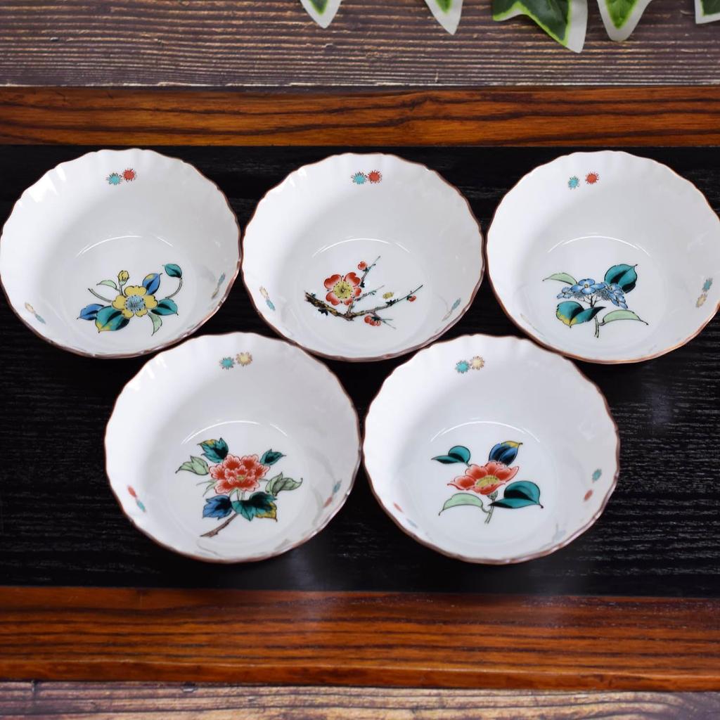 Waza No Stylish Kutani Ware Small Set of with Floral and Plant Made In A Perfect Gift for or Kura Bowls, 5, Designs. High-Quality, Japan. Weddings,