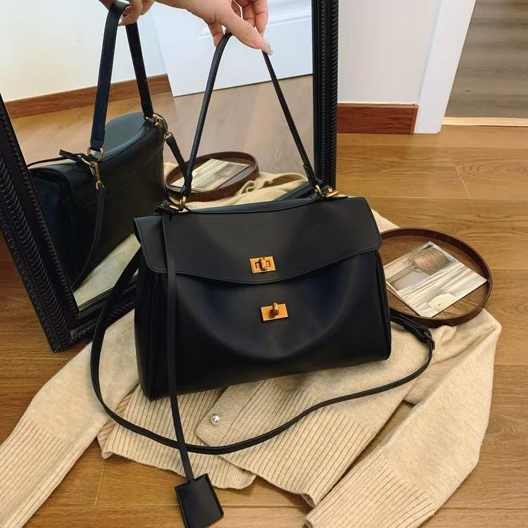 

2025 новая легкая роскошная универсальная сумка-мессенджер в стиле знаменитостей на осень и зиму матовая большая вместительная сумка-тоут для женщин size [bottom length 32 high 20] super capacity