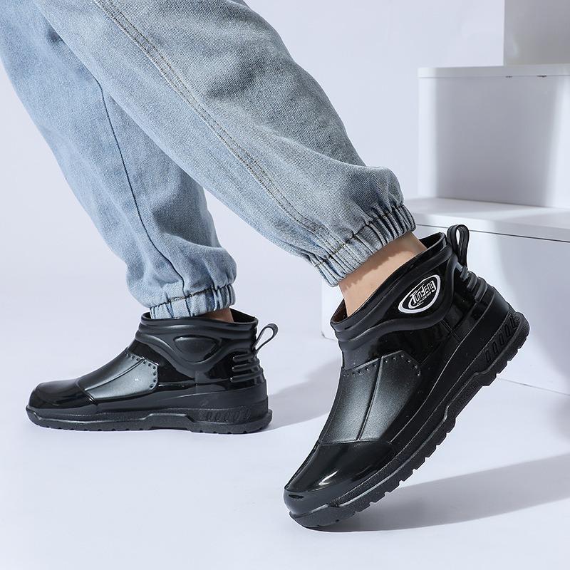 Herren Trendige Kurze Röhre Wasserschuhe Niedrig geschnitten Mode Regenschuhe Gummistiefel Flacher Mund Rutschfeste Gummischuhe Outdoor Wasserschuhe