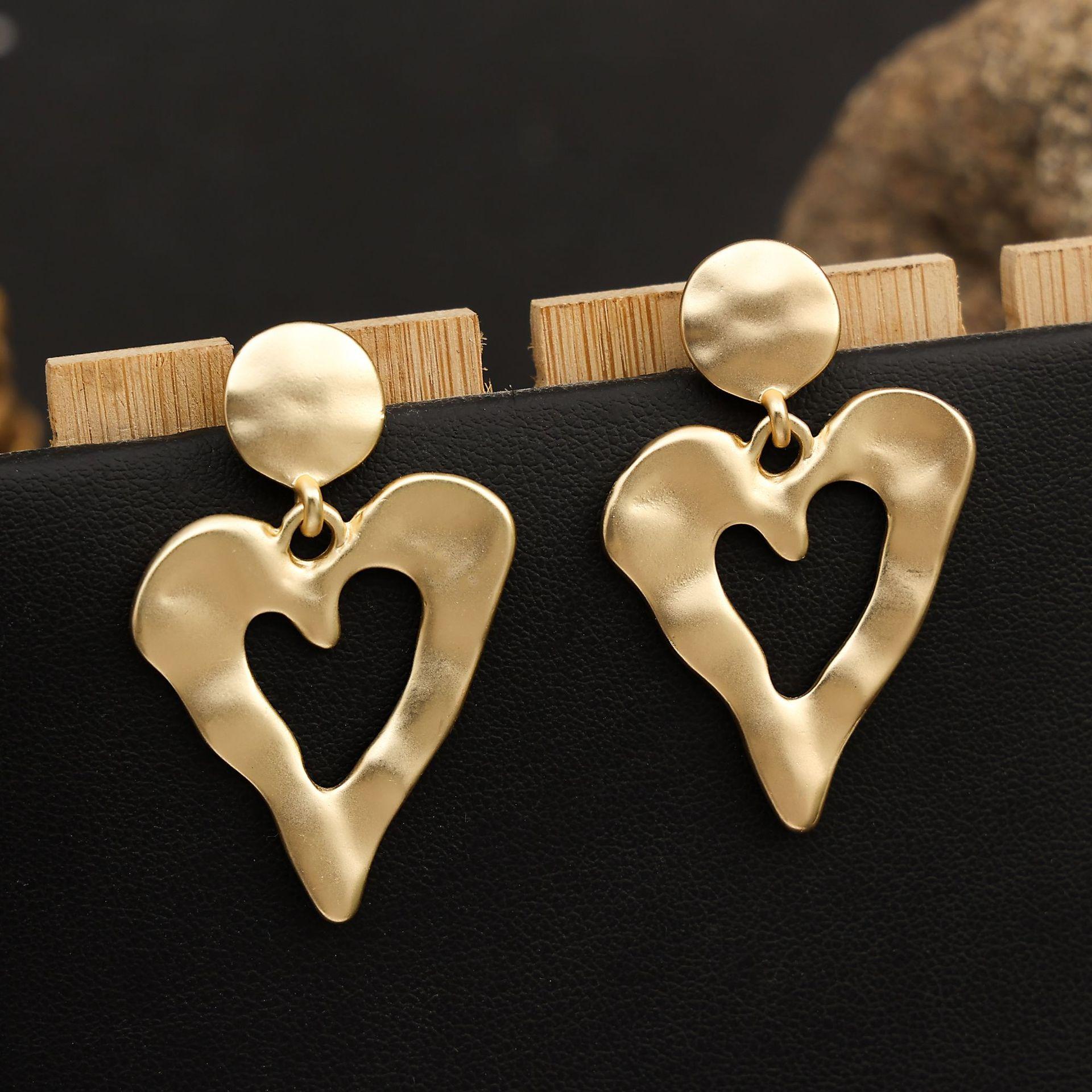 European and American small and exquisite ear needles, cross-border fashion, peach heart, versatile, high-end women s earrings
