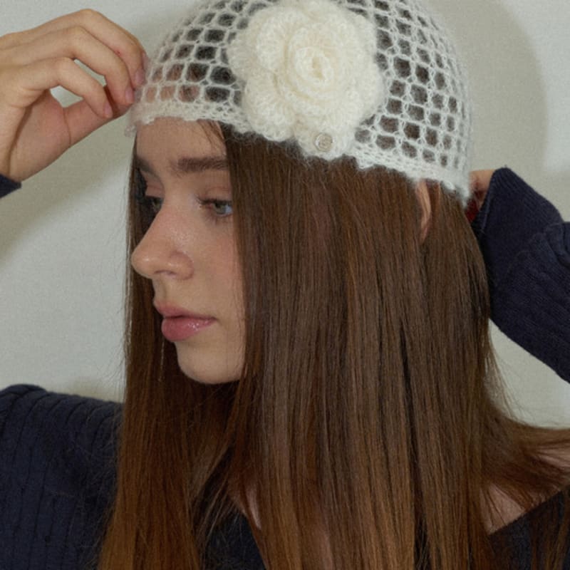 

Slowslowly Camellia Handmade Crochet Mohair Knit Punching Short Beanie _ Cream Cream