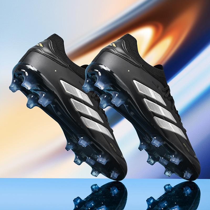 2025 New 2025 Seamless Fly-woven Football Shoes, Student Men's and Women's Low-top Spike Artificial Grass Sports Shoes