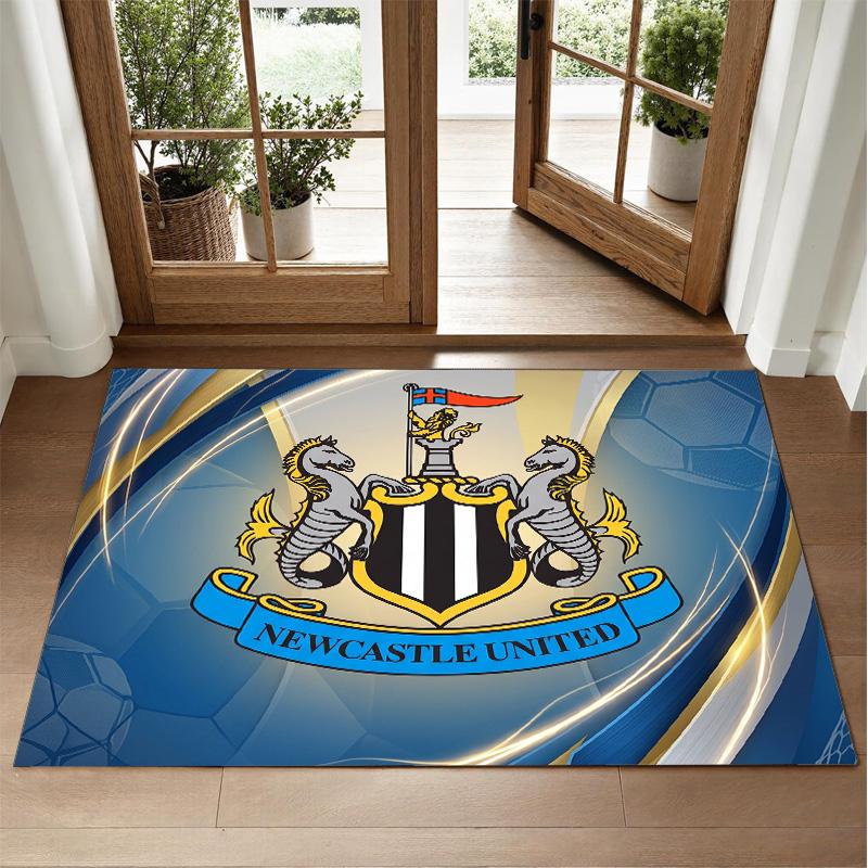 Dywan z kryształowego aksamitu z wzorem piłkarskim Newcastle United Miękki dekoracyjny dywanik do sypialni, przedpokoju