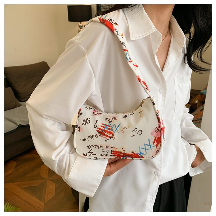 

Chic Black Blue Beige Green Red Pu Pleated Floral Handbag For Everyday Use червоний