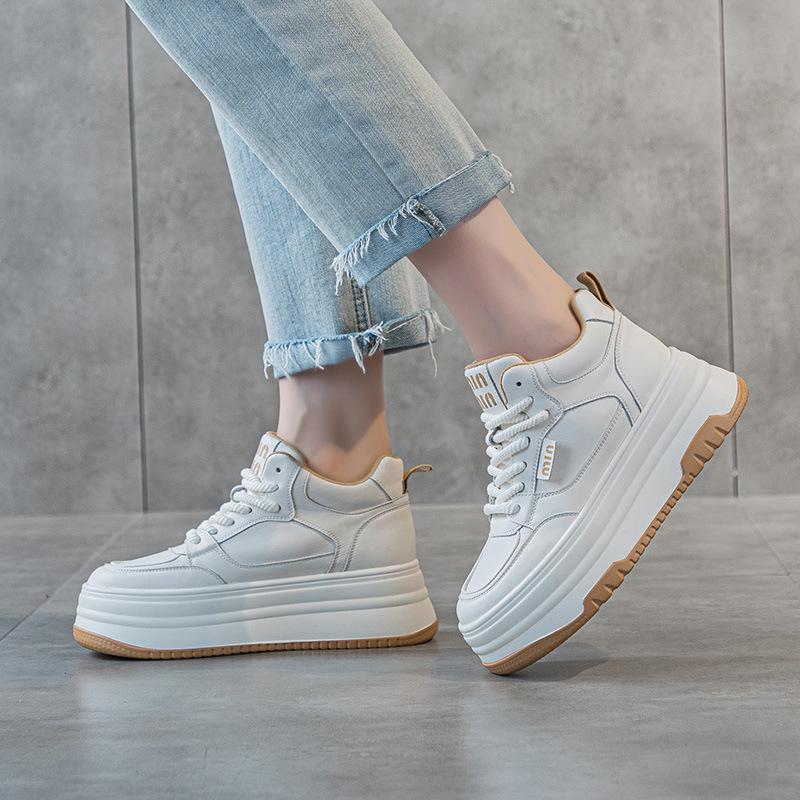 

Маленькие белые туфли на толстой подошве с внутренней танкеткой, женские, 2025, новые летние, сетчатые дышащие женские туфли, легкие и универсальные мягкие мокасины 40