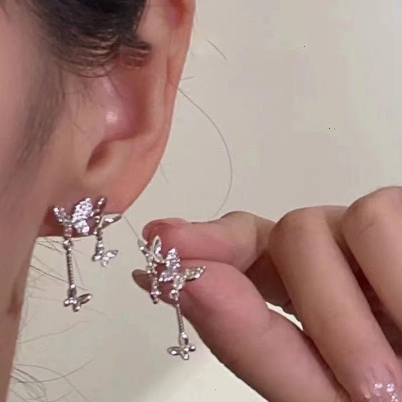 

Japanese and Korean butterfly double flying temperament earrings, small design, exquisite, slightly inlaid with diamonds and dynamic butterfly studs