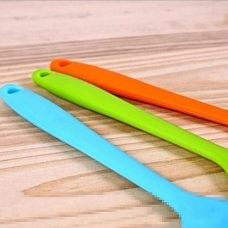 1 buc. Spatulă pentru smântână pentru unt