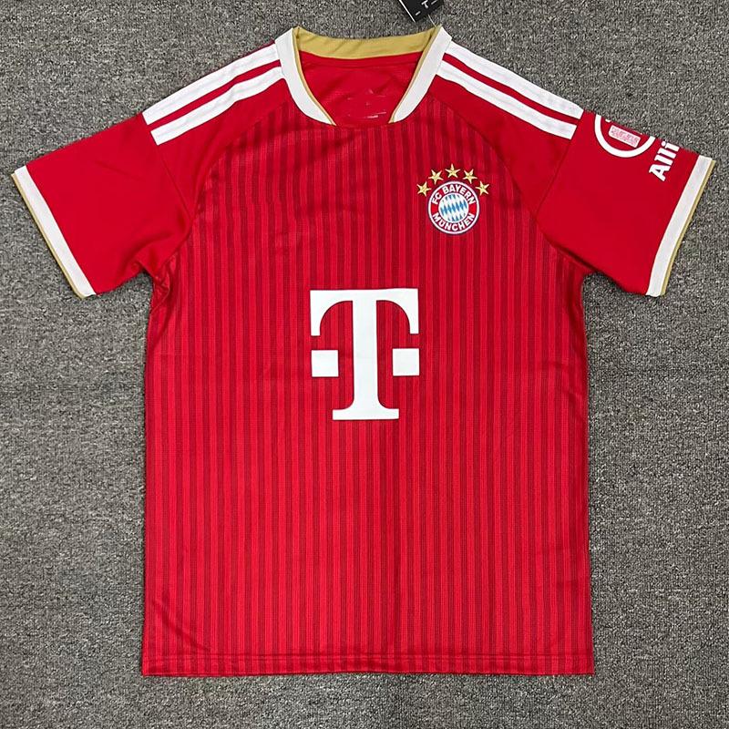 2627 Minhenes  Bayern  mājas spēles fanu