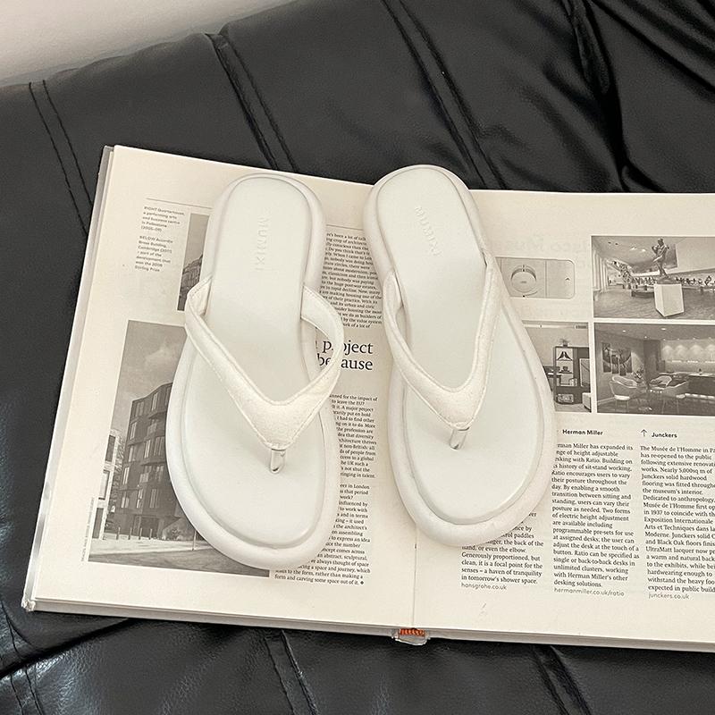 New Summer Fashion Flats Flip Flop Concise Round Clip Toe Women Slippers Elegant Beach Vacation Slide Shoes