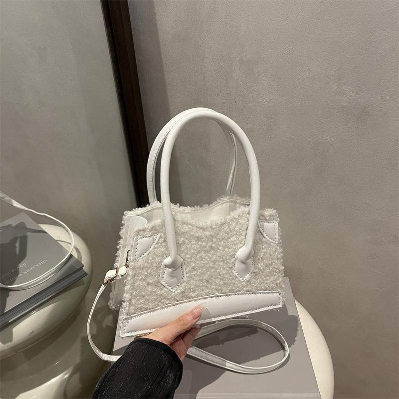 Plush Fashion Handbag 2025 Autumn New Niche Design Versatile Ins High Value Messenger Bag Small Square Bag