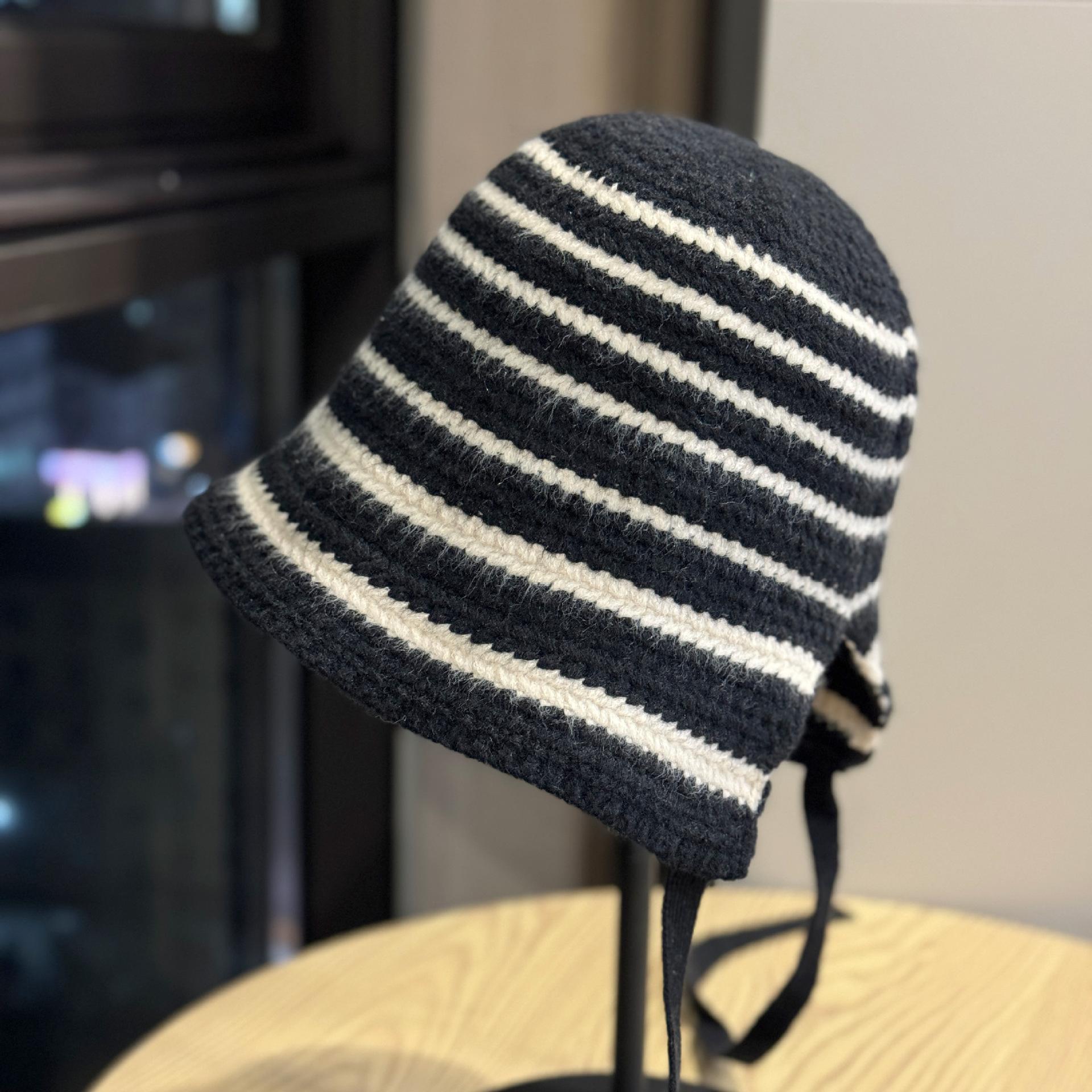 

Новая корейская стильная полосатая вязаная шапка-пуловер на шнуровке для женщин, модная универсальная маленькая шерстяная шапка-рыбачка, трендовая, для весны и осени one size