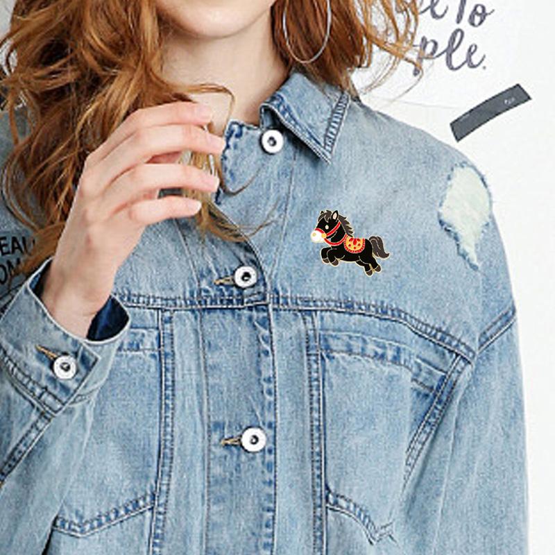 1Pc Horse Brooch New Year Gift Animal Clothing Accessories 2026 Zinc Alloy Cartoon Coforful Zodiac Emblem Sweater Pin