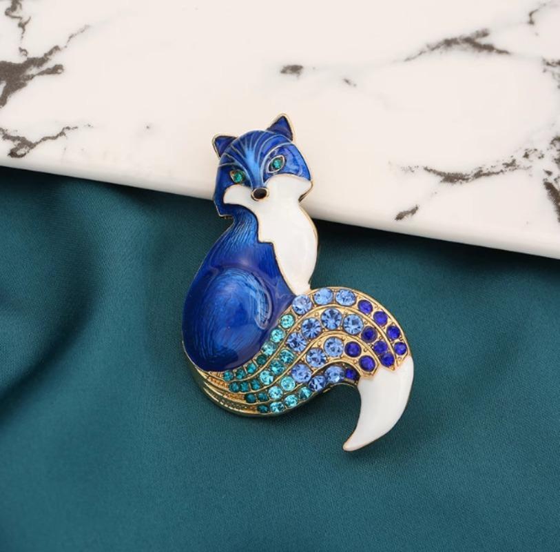 1Pcs Foxes Brooch Cartoon Animal Lapel Pins Corsage for Women Versatile Shiny Corsage Clothing Accessories Gifts