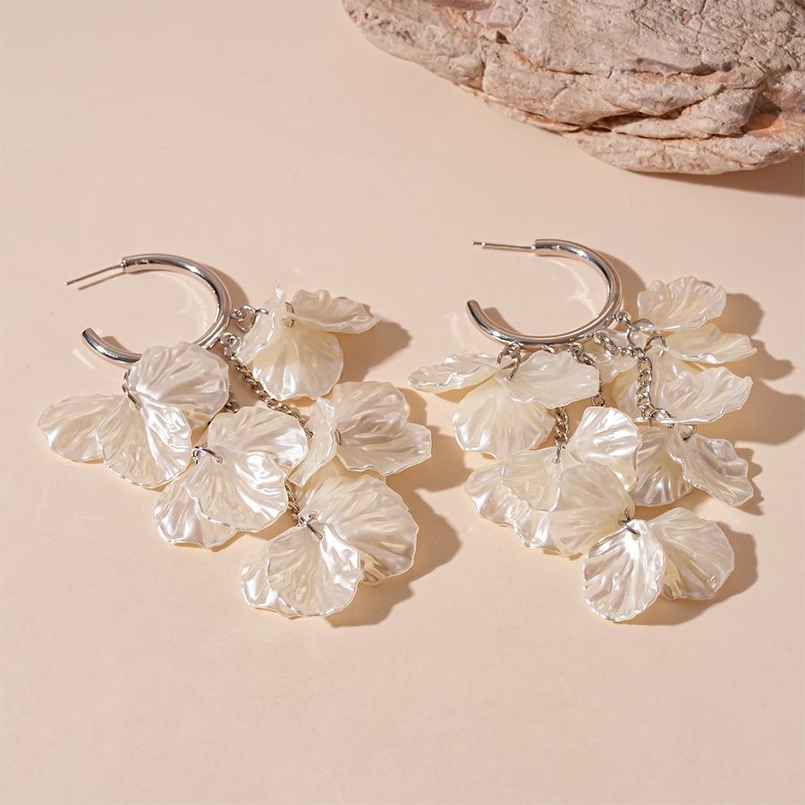 Holiday style acrylic imitation shellfish flower petals fringed C-shaped silver needle earrings sweet temperament earrings