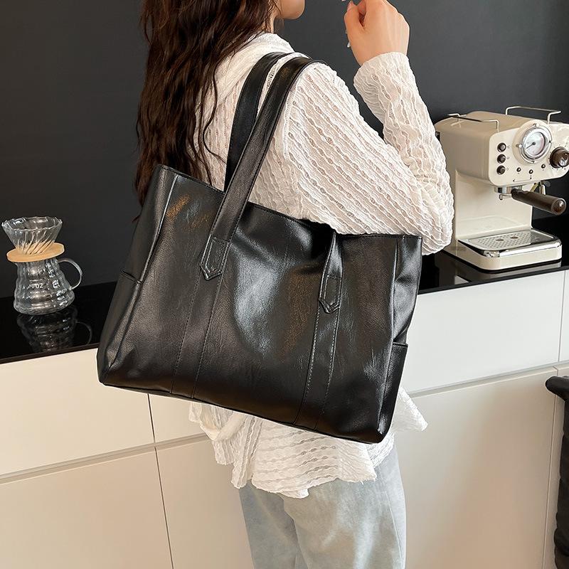 High-End Retro Tote Bag: Stylish, Large Capacity Shoulder Handbag for Commuting