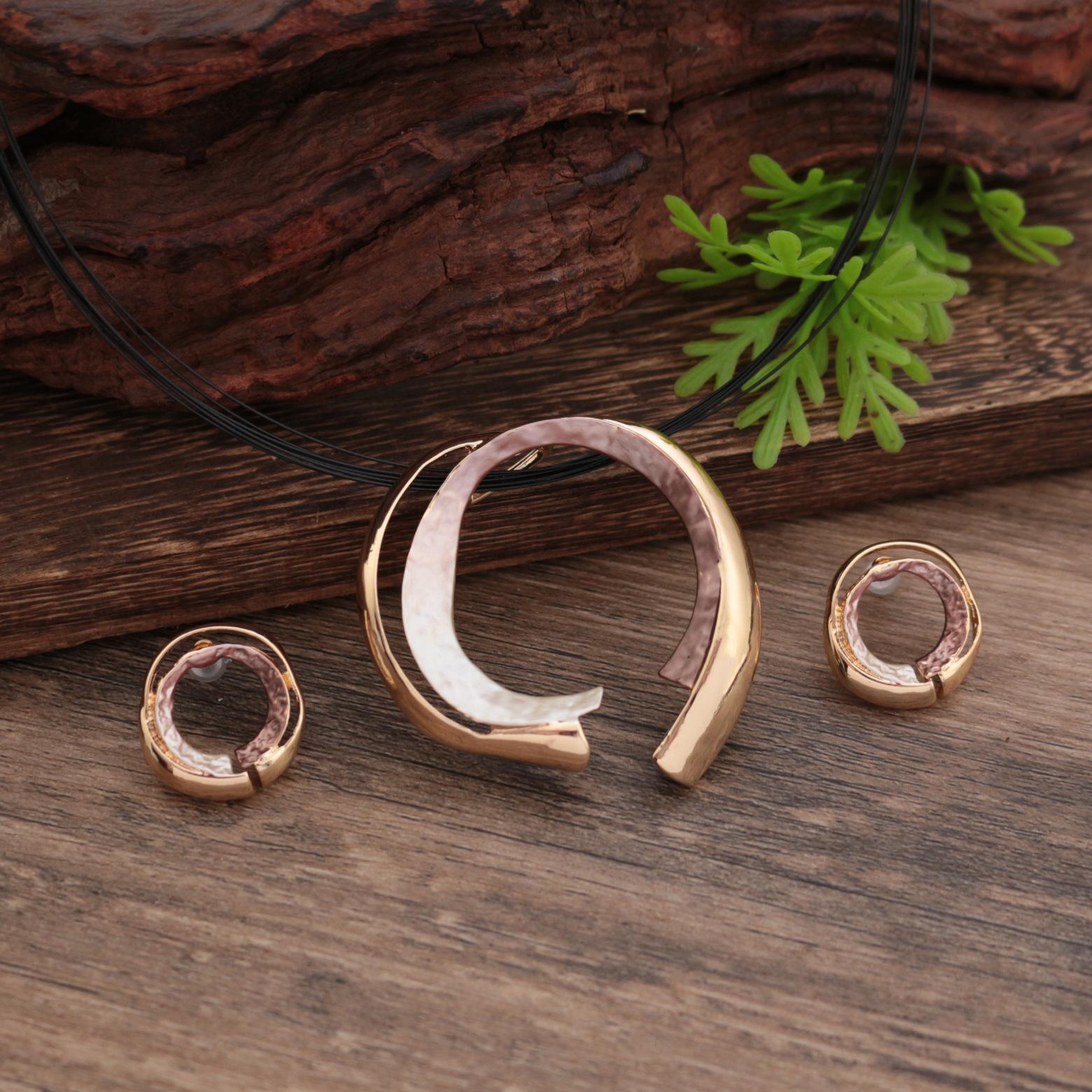 

Новый эмалевый цвет полый геометрический круглый набор сережек-пусетов с подвеской, преувеличенное женское кольцо-ожерелье