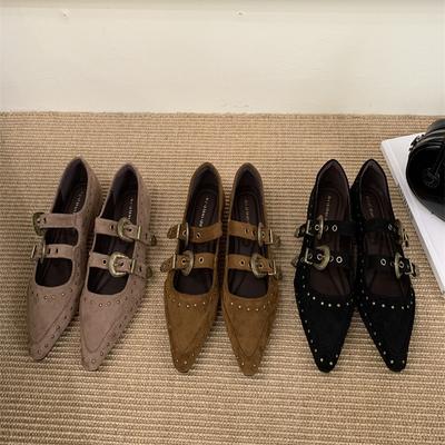 Europese en Amerikaanse retro puntige platte bodem binnen hoogteverhoging zacht leer Mary Jane schoenen dames bruin klinknagels een woord met ondiepe mond s