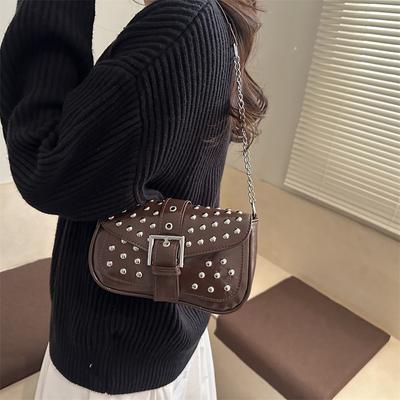 Punk-Stil Nieten-Design Coole Heiße Mädchen Schultertaschen Vintage Ketten-Achseltasche für Damen Vielseitige Damen Pu-Leder Handtaschen