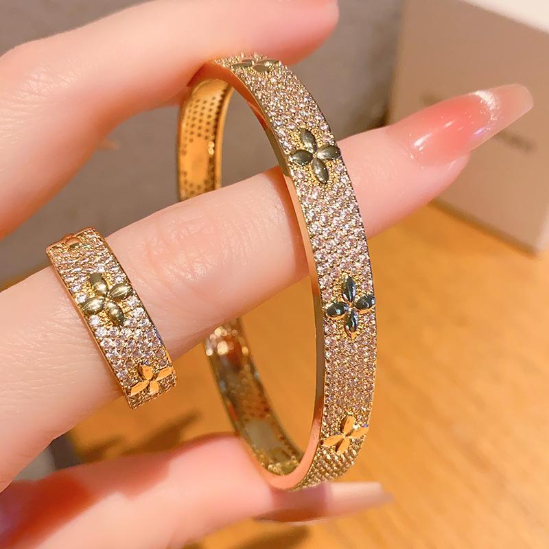 Four-leaf clover flower bracelet super flash full zircon ring bracelet set electroplated copper bracelet