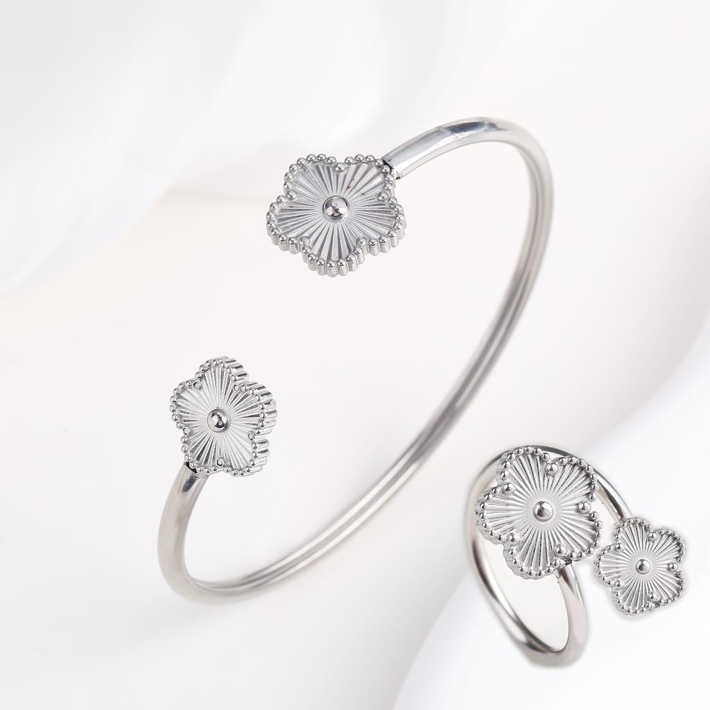 New Design Lucky Stainless Steel FIve Leaf Flower Bangle Ring Jewelry Set for Women Waterproof Fashion Jewelry Party Gift Clover