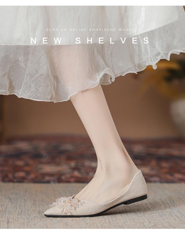 2025 Rhinestone Bridal Flat Shoes for Women - Comfortable Low-Cut Design, Suitable for Xiuhe Wedding Dresses, Ideal for Pregnant Brides.