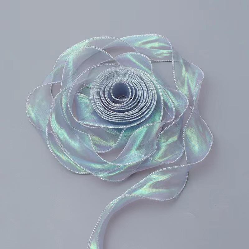 Barevná organzová stuha rybí kost pro dortové a květinové umění s overlockovou krajkou a vlnkovaným designem