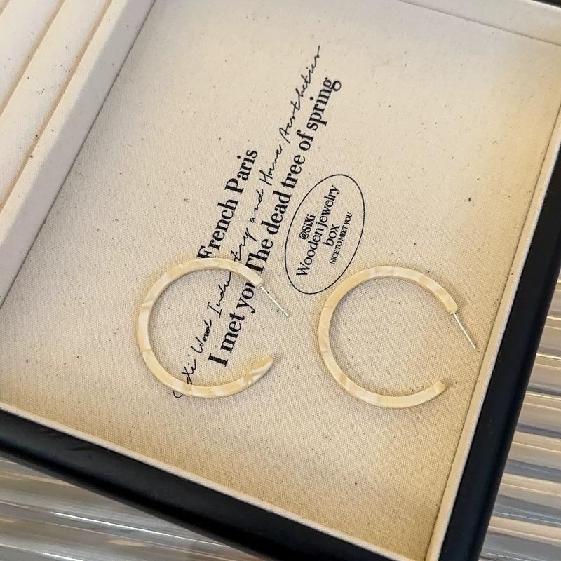 Amber Leopard Print Hoop Earrings for Women, Autumn/Winter 2026 Retro Hong Kong Style, High-End Large Hoops