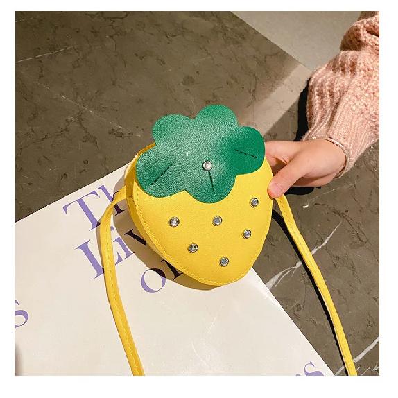 Nuova borsa per bambini Cartone animato Principessa Ragazza Bambina carina Borsa a tracolla a forma di fragola Moda Borsa per bambine straniere Regalo di Natale