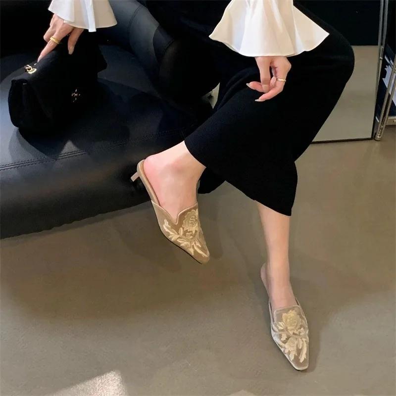 Fashion Women Baotou Embroidered Flat Bottom Half Slippers Summer Muller Sqaure Toe Shoes Flat Outdoor Casual Walking Slides Zapatillas