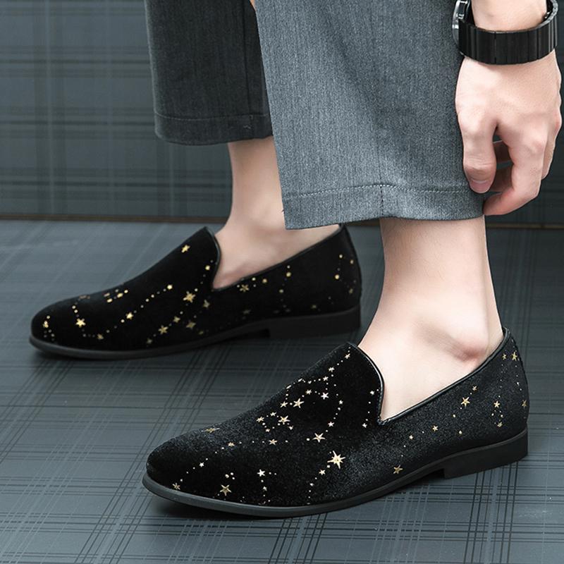 Trend Neue Herren Schwarze Spitz Wildleder Lackleder Freizeitschuhe Männliche Slipper Hochzeitskleid Homecoming Schuhe Zapatos Hombre