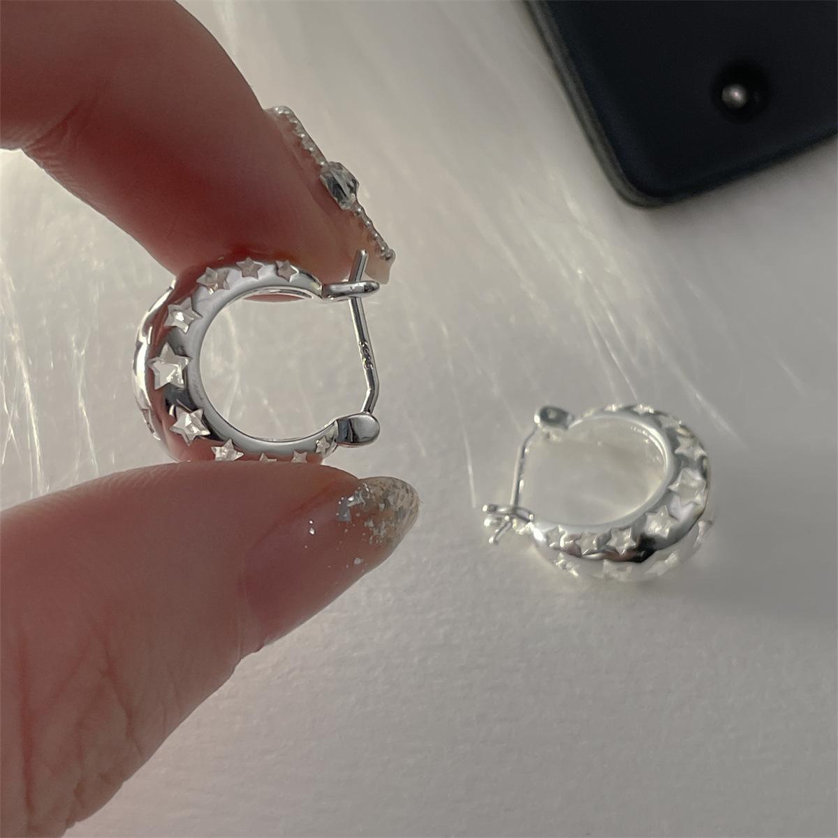 

Крутые полые серьги-звездочки, простые и высококлассные украшения для ушей в стиле инс, женские украшения с серебряной иглой, модный темперамент 925 silver needles