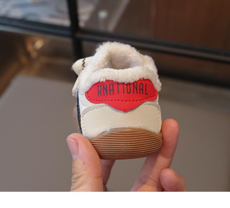 2025 Autumn/Winter Waterproof Leather Baby Shoes: Velvet-Lined, Versatile, Fashionable, Soft-Soled Children’s Sports Shoes.
