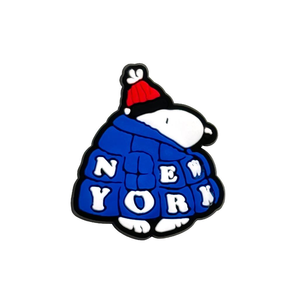 MINISO Verspielte Snoopy Cartoon Schuhanhänger Dekorative Accessoires für PVC Clog Sandalen - Anime Inspirierte DIY Bastelaccessoires