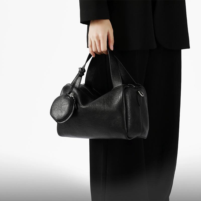 Soft Leather Retro Boston Bag, New Fashionable and Versatile High-end Handbag, Simple and Casual Shoulder Bag чёрный