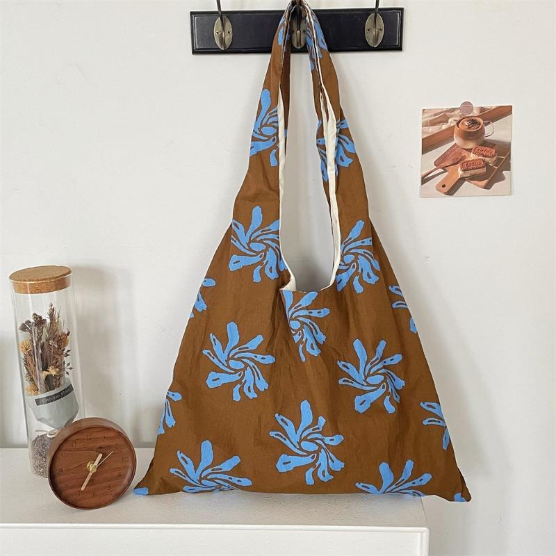 

New literary and artistic small blue flower canvas vest women s lazy wind commuting largecapacity shoulder handbag коричневий