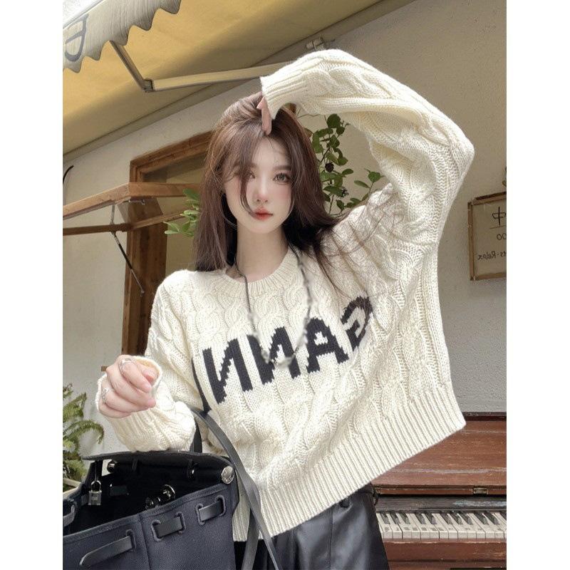Sweet cool crew neck twist sweater women's autumn and winter  new niche chic letter loose short