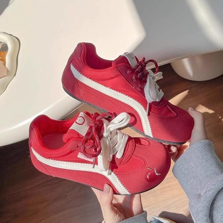 Red women's summer new breathable flat baseplate shoes retro versatile casual sports little white shoes