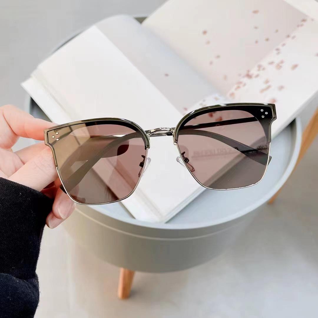 

High Quality ladies Sun lightweight Glasses Stylish Designer Square Shape Female Sunglasses Semi-rimless Men Sunglass