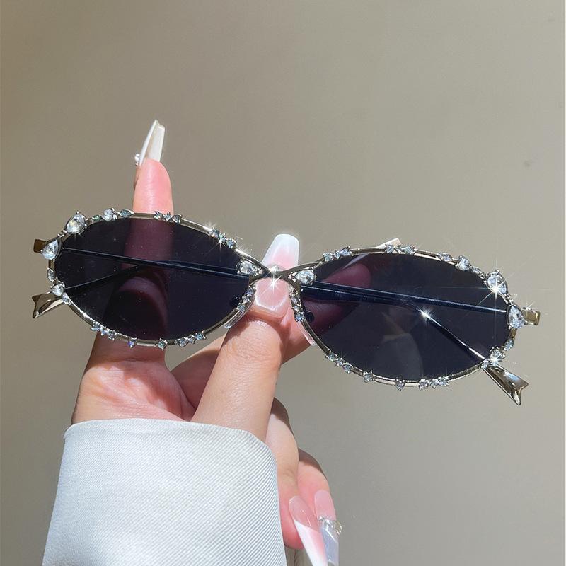 Oval frame set with diamonds, Millennium Spice Girl personalized sunglasses, high-end elegant plain women's sunglasses