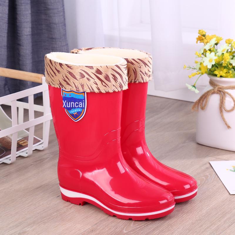 Women's Non-Slip Mid-Tube Rain Boots - Fashionable, Wear-Resistant, Waterproof Footwear for Kitchen and Outdoor Use