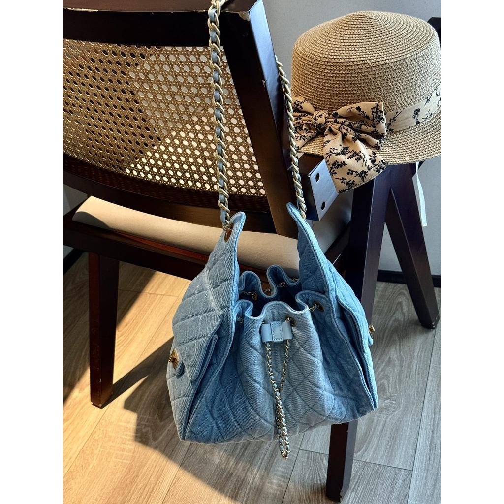 2025 Nová vůně Džínová taška Hobo s stahovací šňůrkou pod paži Vintage neformální Diamantový kostkovaný řetízkový ruční taška Taška přes rameno