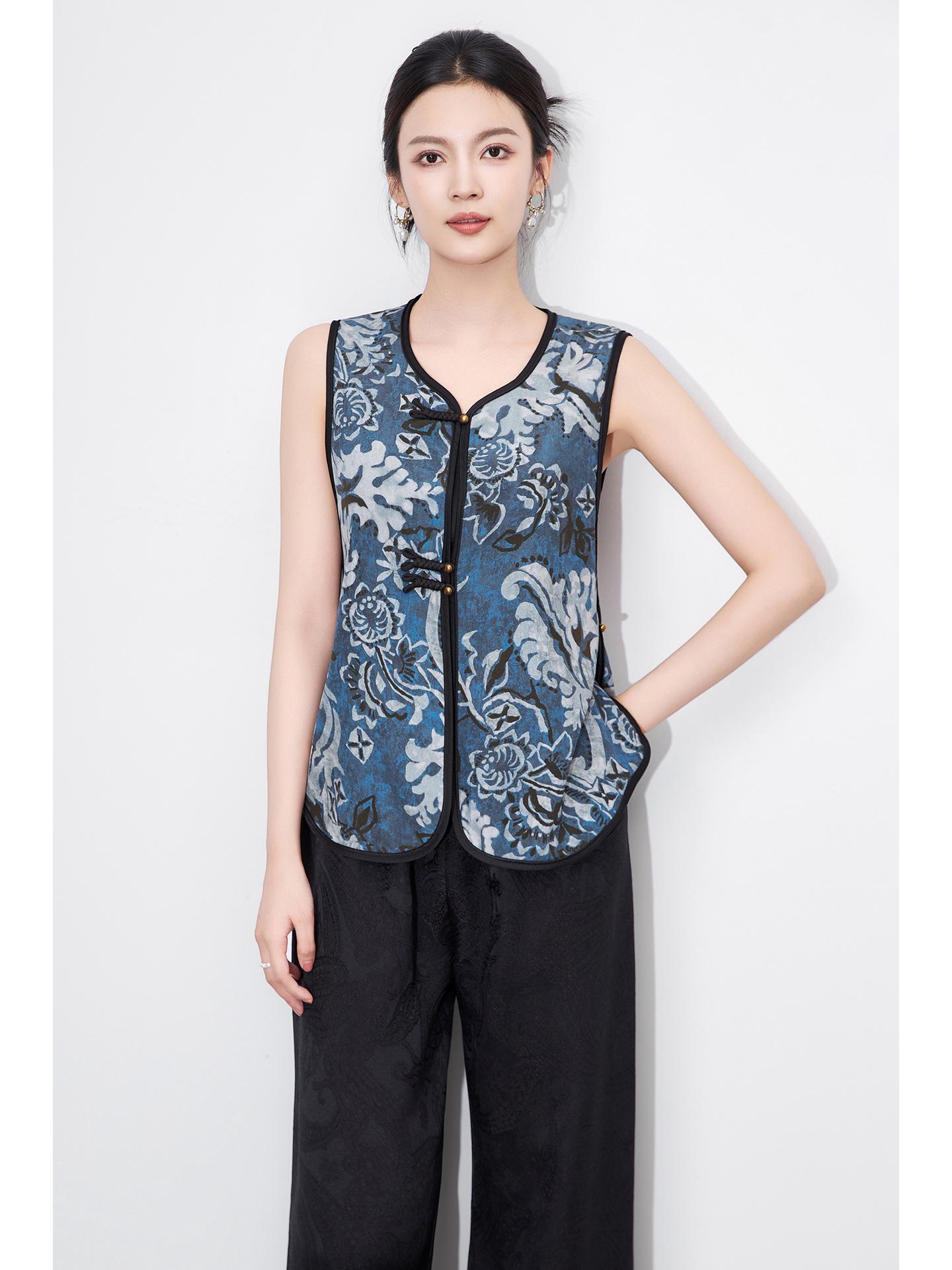 

Blue & White Chinese Style Mulberry Silk Frog Button Vest Top for Women Medium
