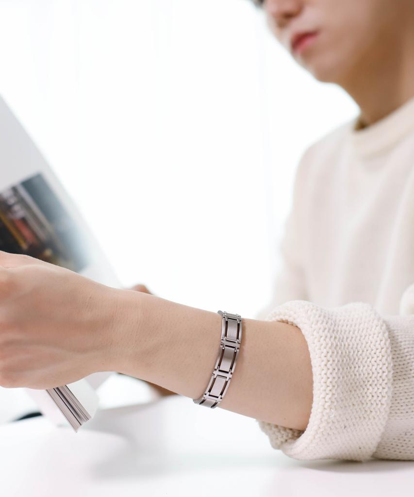 Sabona London 347 Executive Symmetry Silver Magnetic Bracelet