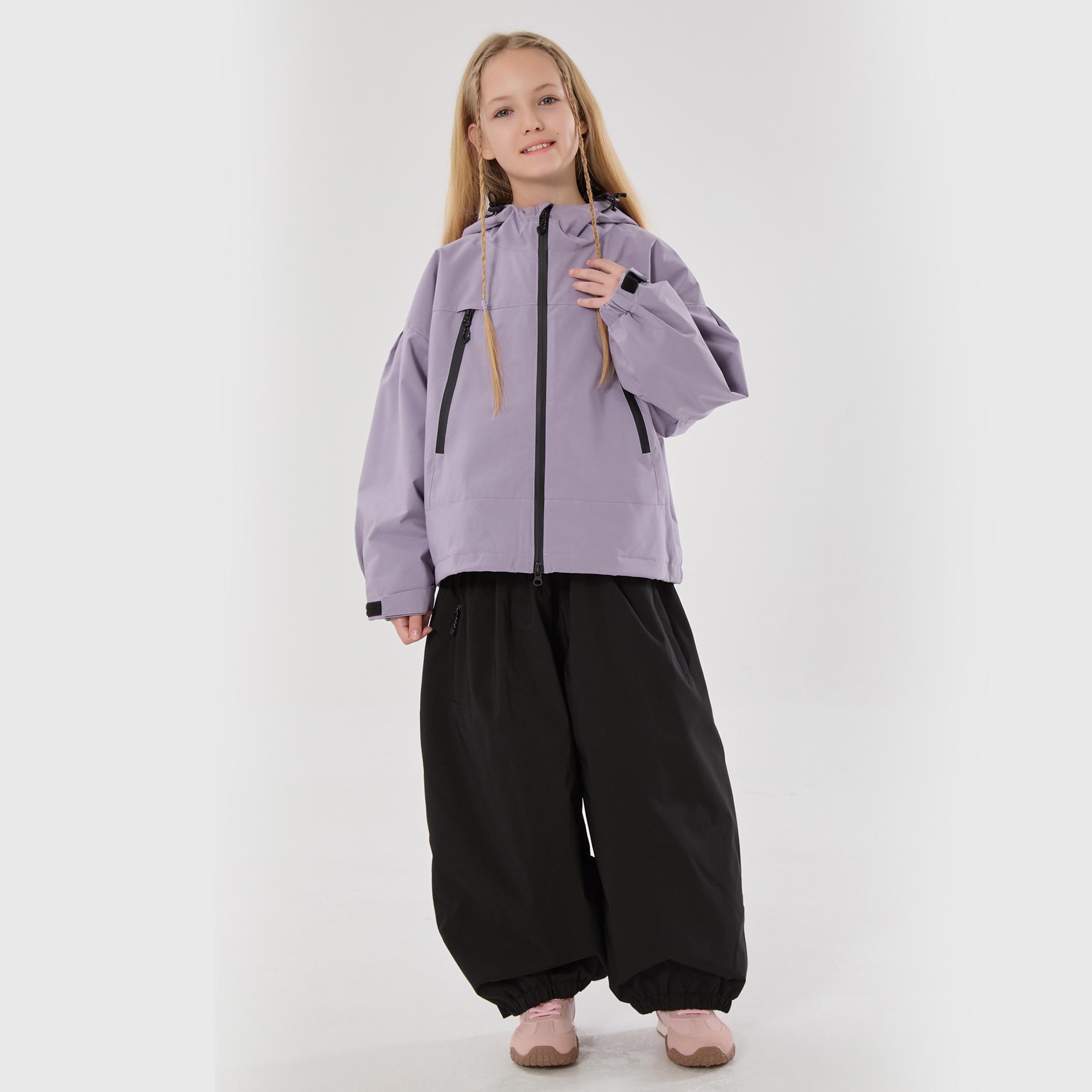 

Дитячий лижний костюм з вушками кролика - Вітрозахисний та водонепроникний комплект куртки та штанів для зимового тепла (Хлопчики та дівчатка) Medium світло-фіолетового кольору