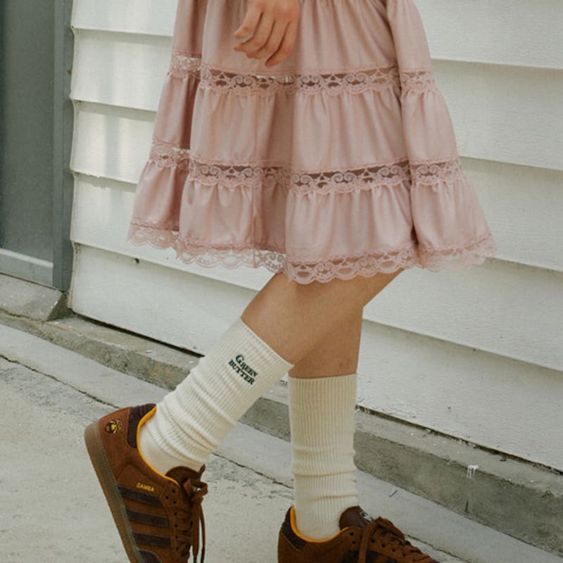 GREENBUTTER Needlework Mid-calf Socks (Green)