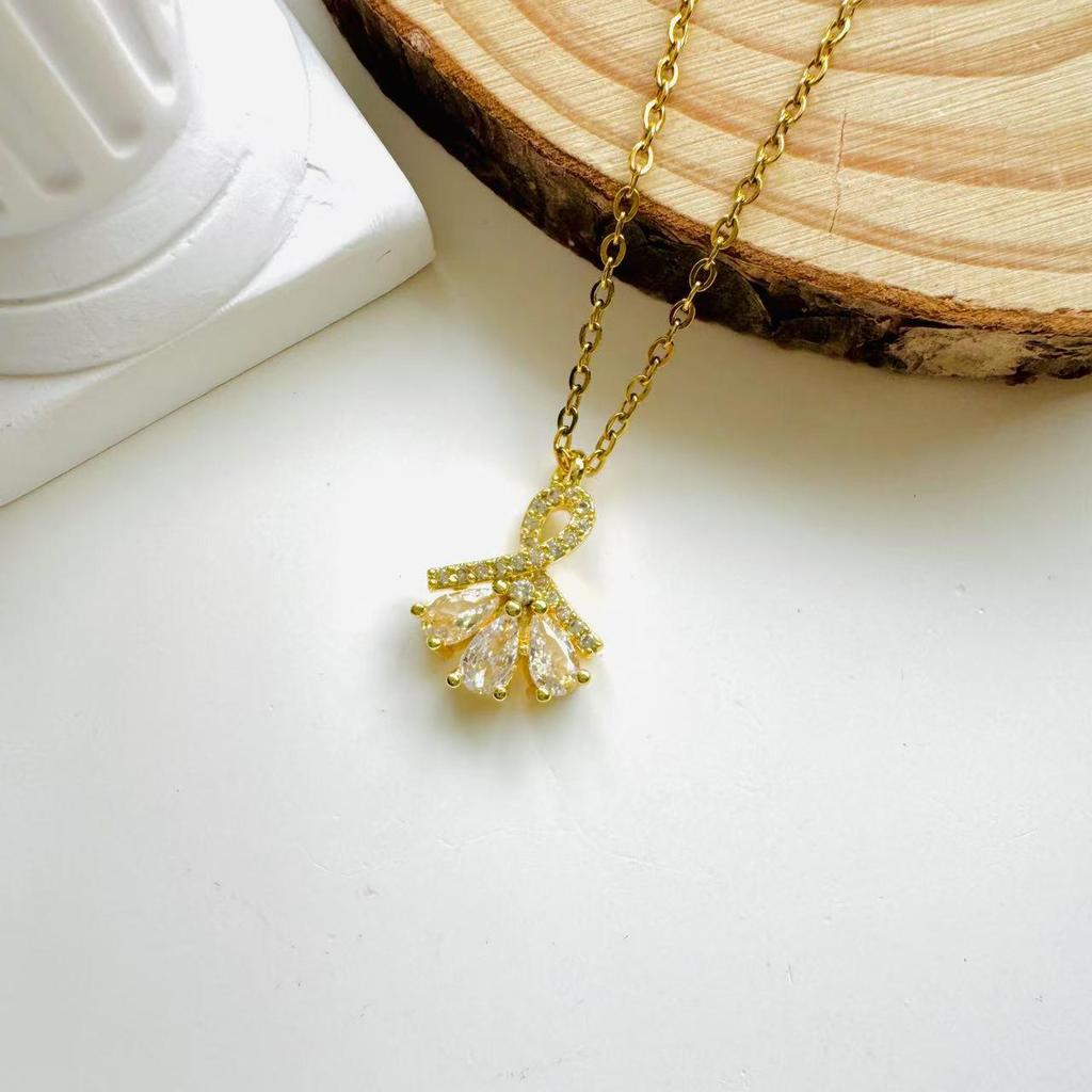 Retro INS Style Multicolor Zircon French Peach Heart Necklace with Diamonds and Titanium Stainless Steel