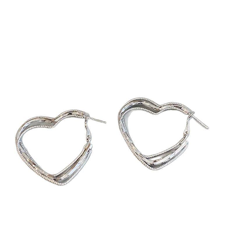Chic Exaggerated Heart-Shaped Stud Earrings - Sweet, Cool Style with Unique, High-End Design