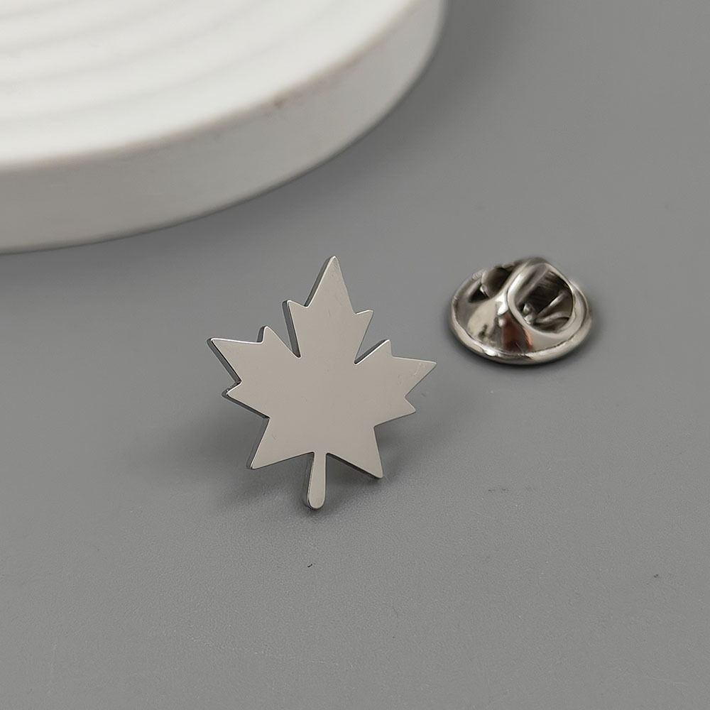 2Pcs Maple Leaf Cufflinks Business French Armband Shirt Sleeve Holder  for Women Men