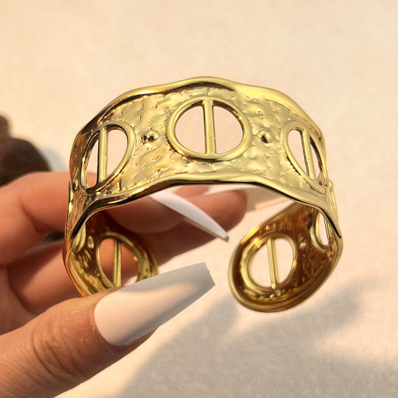 

European and American Fashion Stainless Steel Hydraulic Bracelet Plated with 18K Gold Opening Design Sense Hollow Titanium Steel Bracelet
