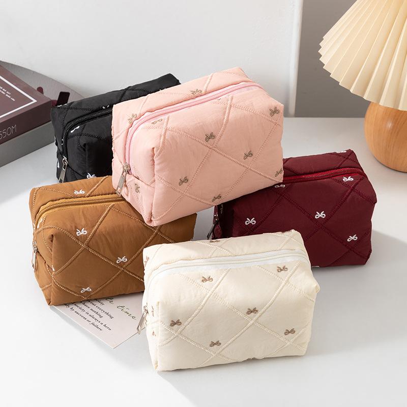 Women'S Cute Bow Quilted Makeup Bag Case Portable Travel Brush Wash Toiletry Bag For Women Cosmetic Organizer Pouch